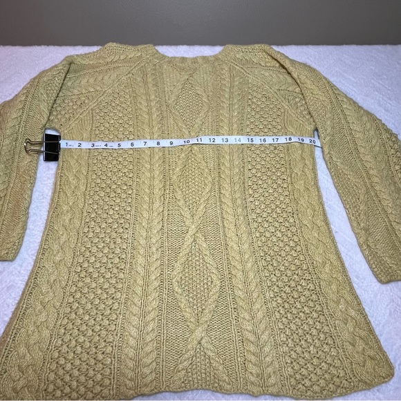 Moda Intl Sweater Women’s Medium Cable knit‎ Butter Yellow Angora Blend - Picture 5 of 7